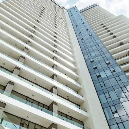 Luxury Flat, Amazing View. Gym & Parking
